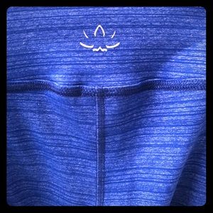 Beyond Yoga XS legging blue stripe